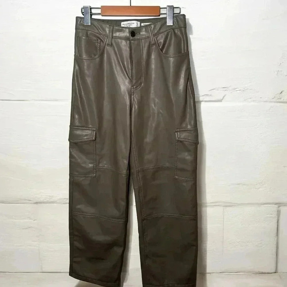 Women's Abercrombie & Fitch Pants & Jumpsuits Abercrombie Vegan Leather Cargo 27 - Picture 1 of 5